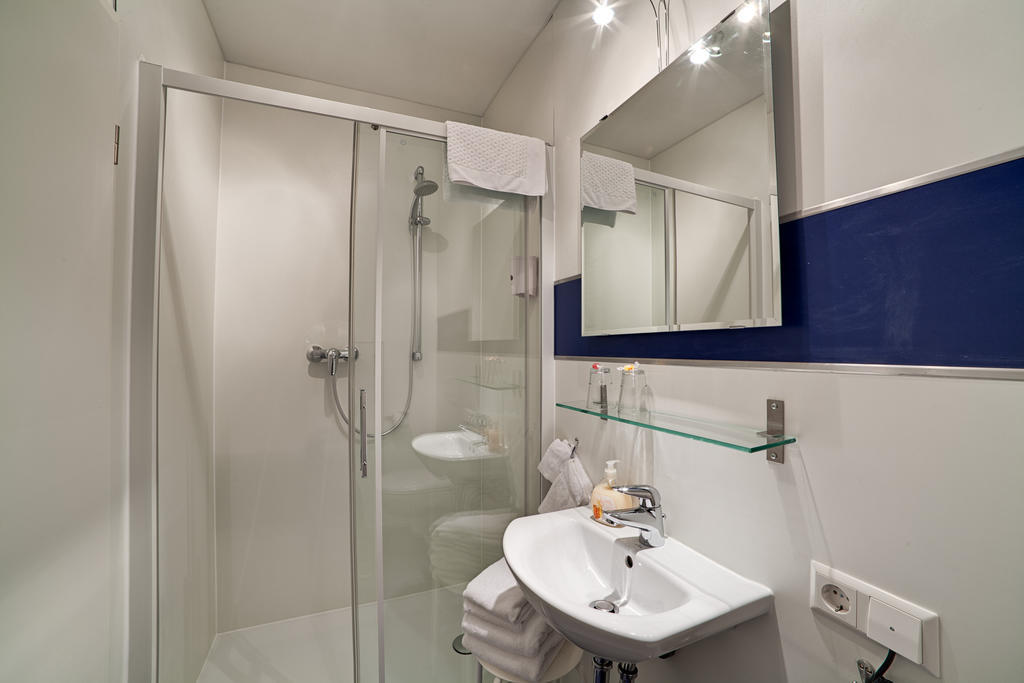 Pensionsieben Das andere Hotel Lörrach Zimmer foto